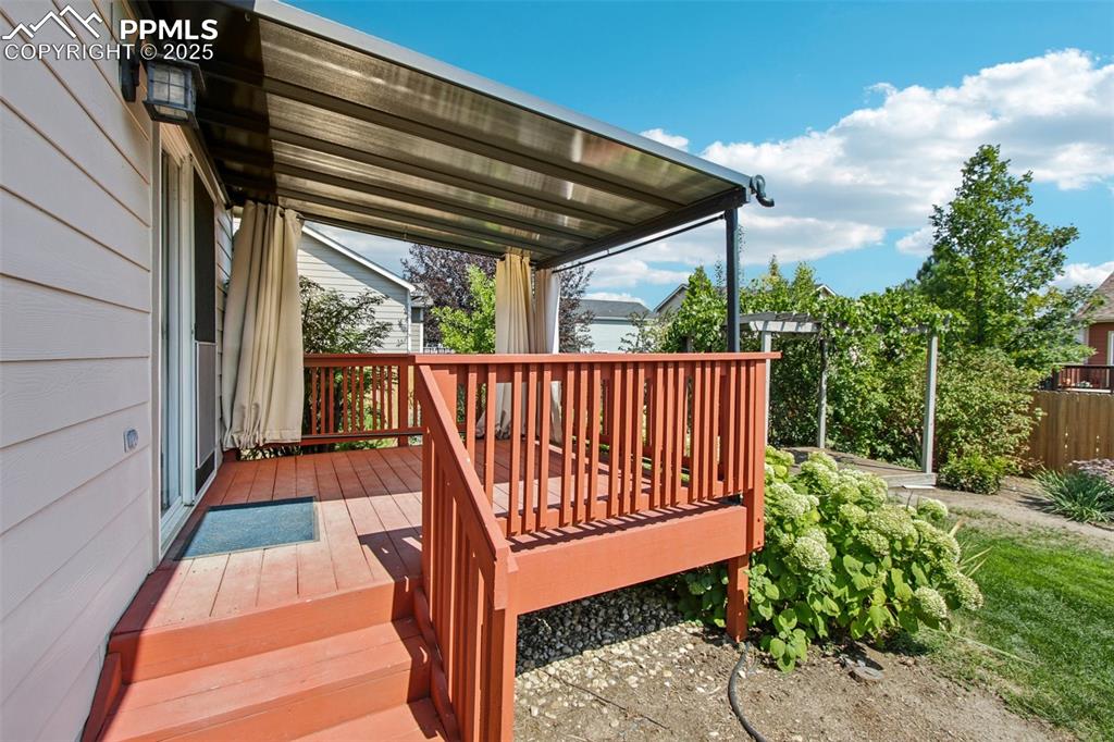 Image 27 of 35: Deck