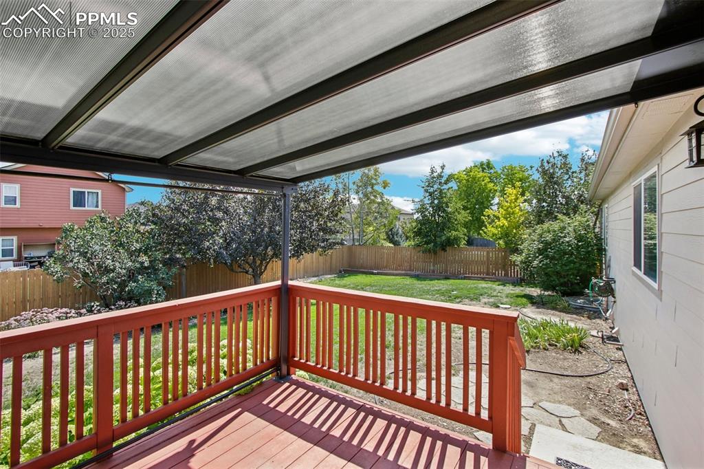 Image 28 of 35: Deck