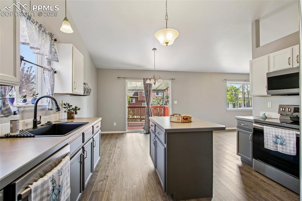 Image 8 of 35: Kitchen