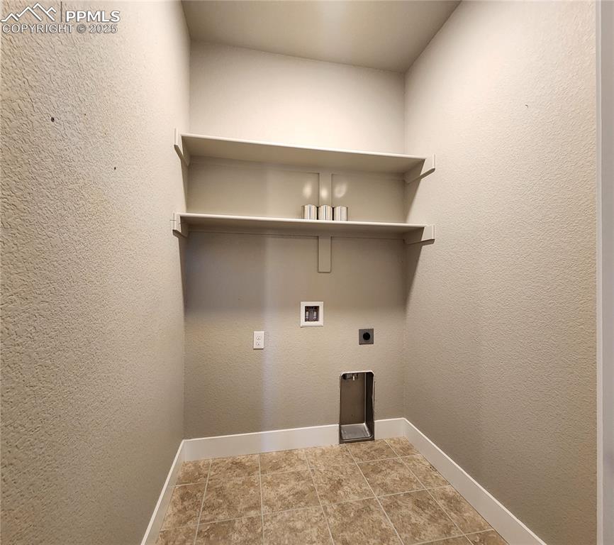 Image 22 of 50: Laundry