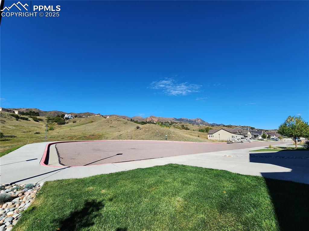 Image 43 of 50: Yard