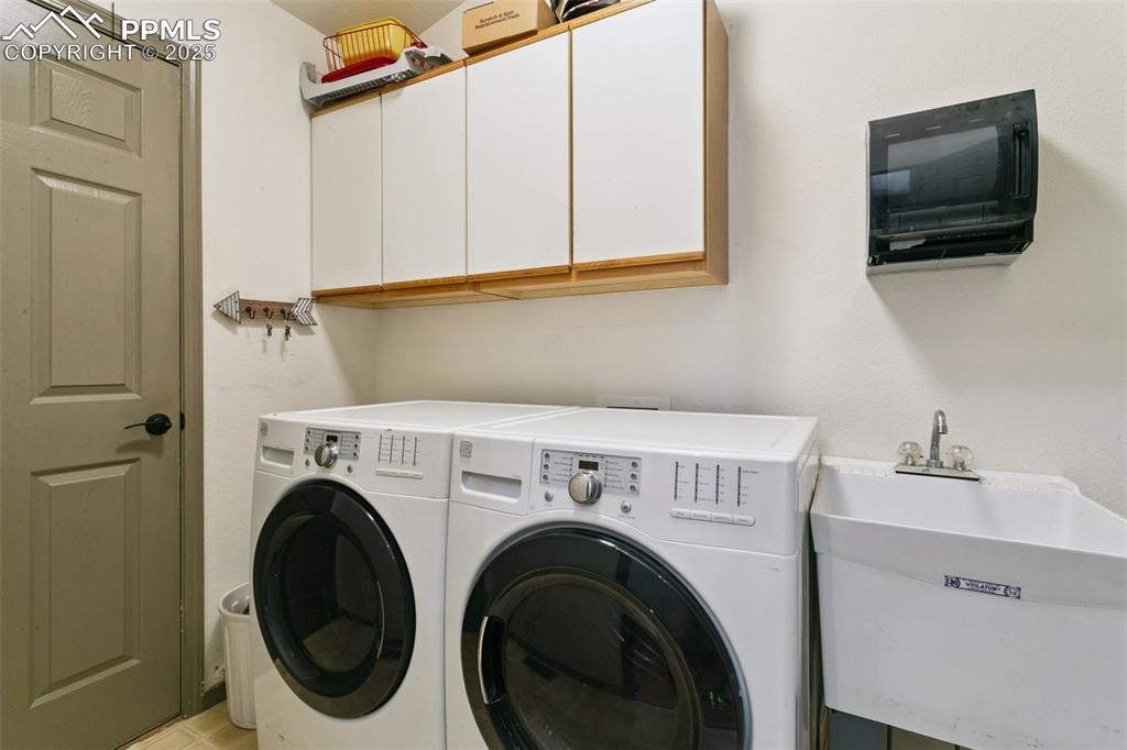 Image 30 of 38: Laundry