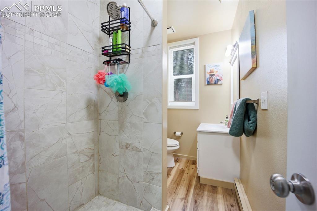 Image 13 of 33: Bathroom