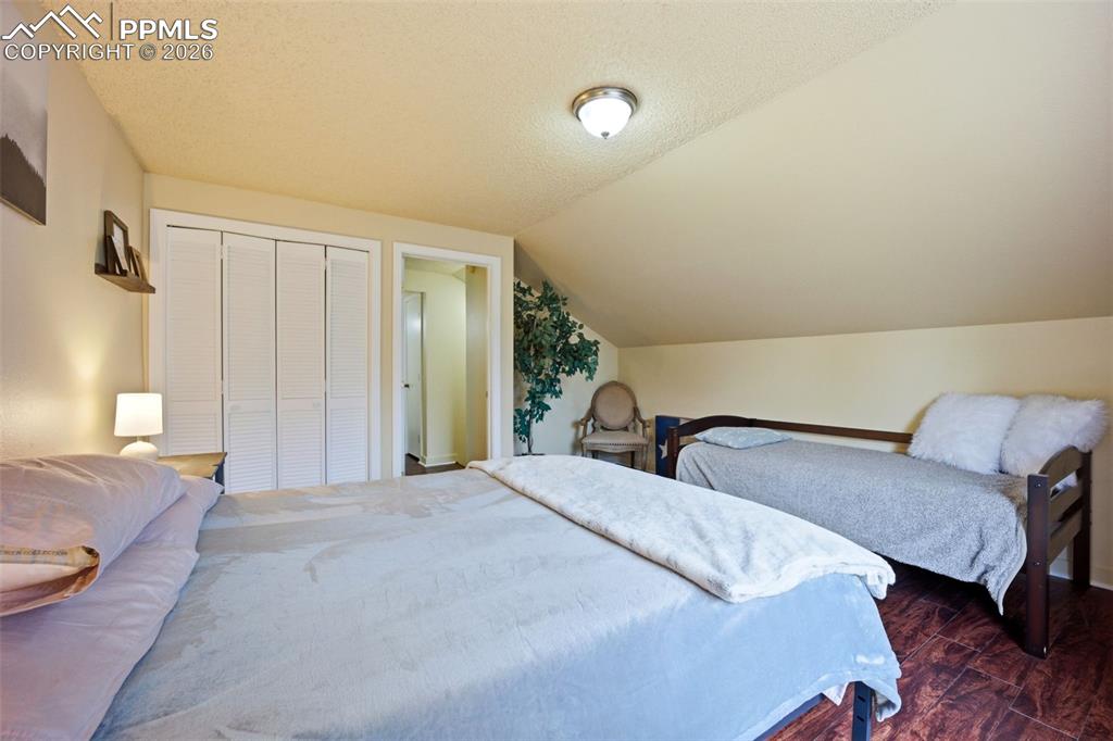 Image 23 of 33: Bedroom