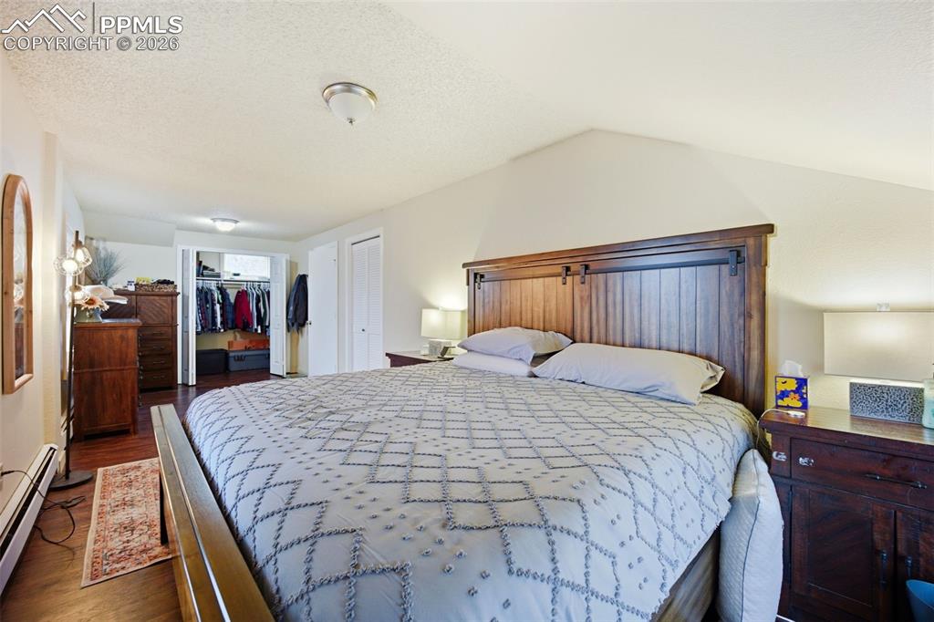 Image 26 of 33: Bedroom