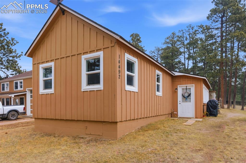 Image 6 of 33: Side of Structure