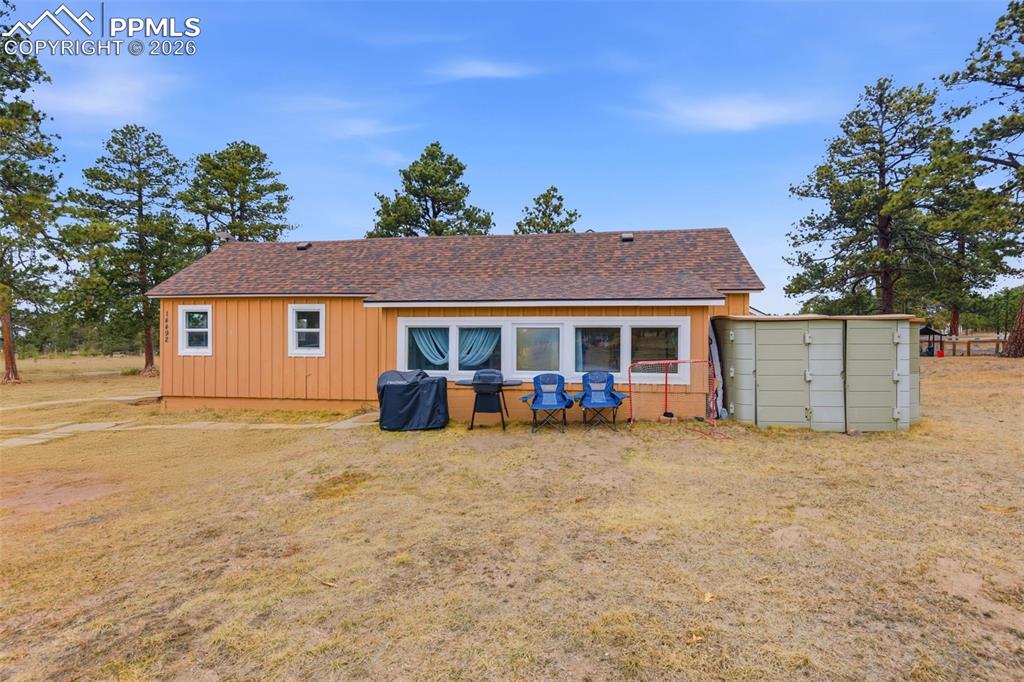 Image 7 of 33: Back of Structure