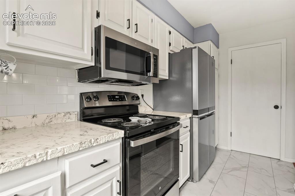 Image 14 of 38: Kitchen