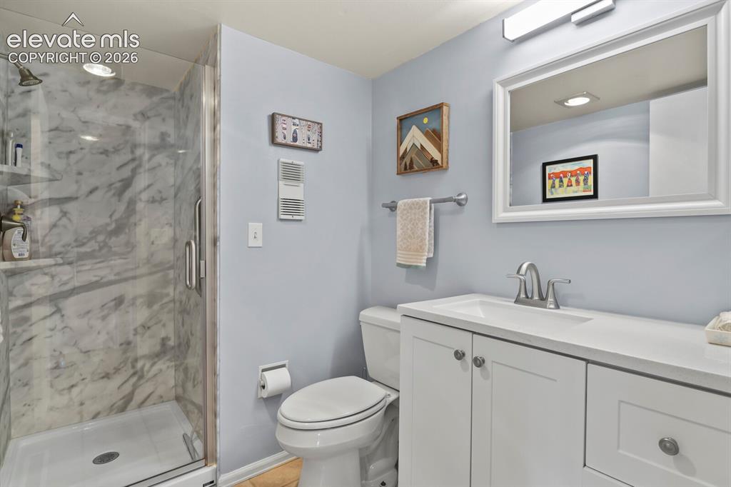 Image 17 of 38: Bathroom