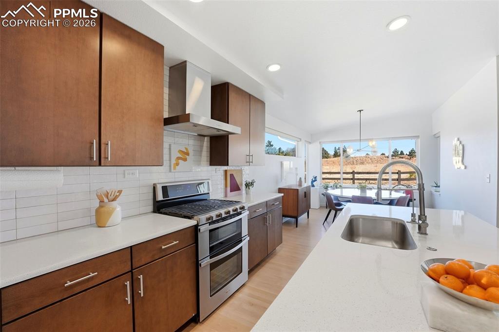 Image 6 of 44: Kitchen