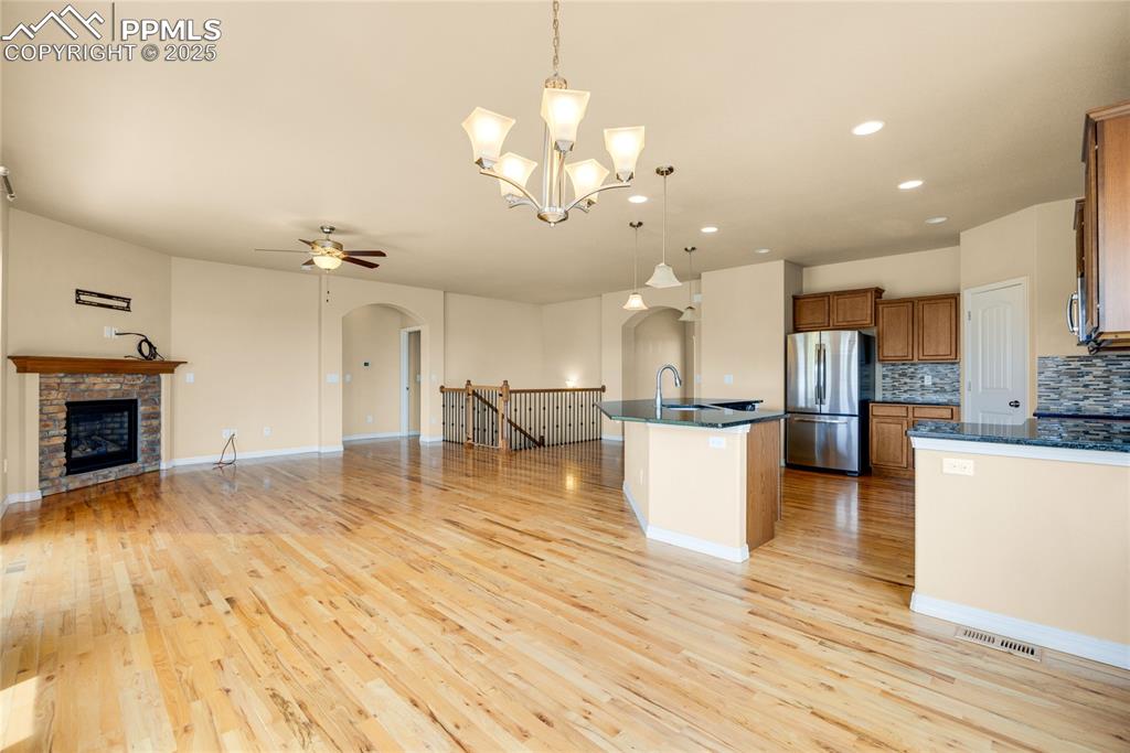 Image 10 of 32: Kitchen