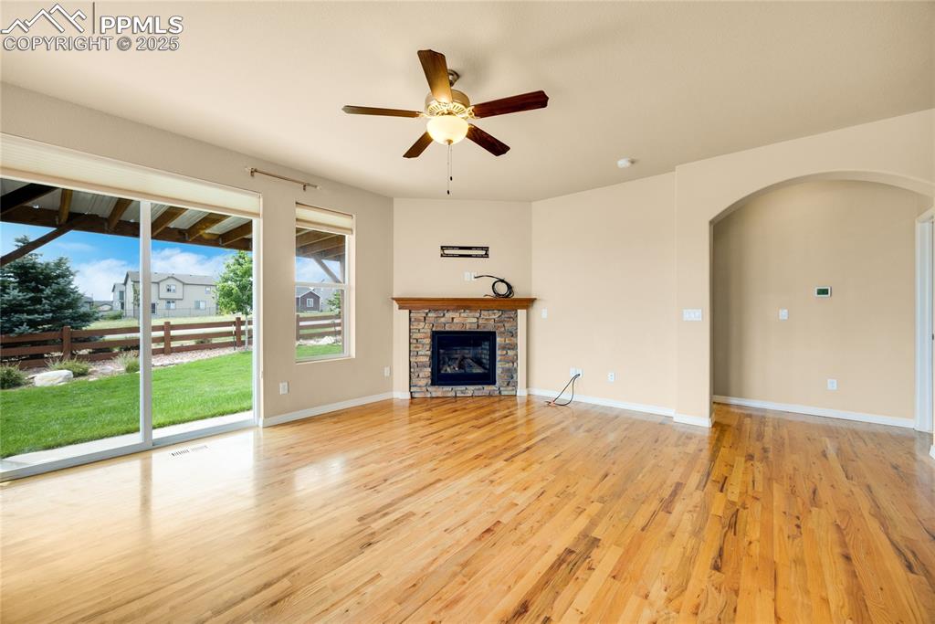 Image 11 of 32: Living Room