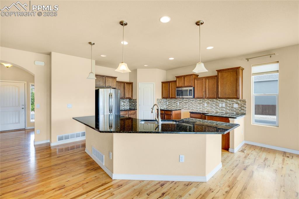Image 12 of 32: Kitchen