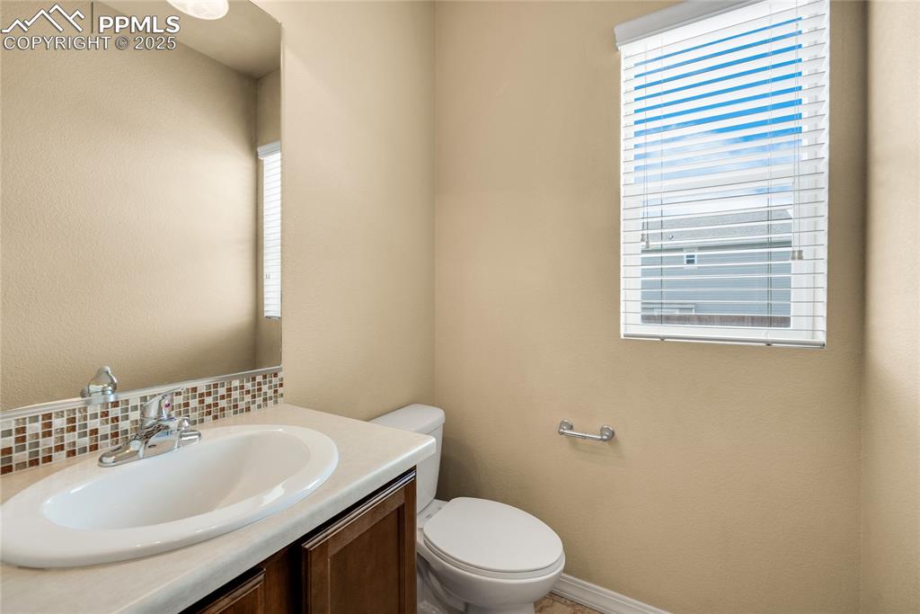 Image 6 of 32: Bathroom