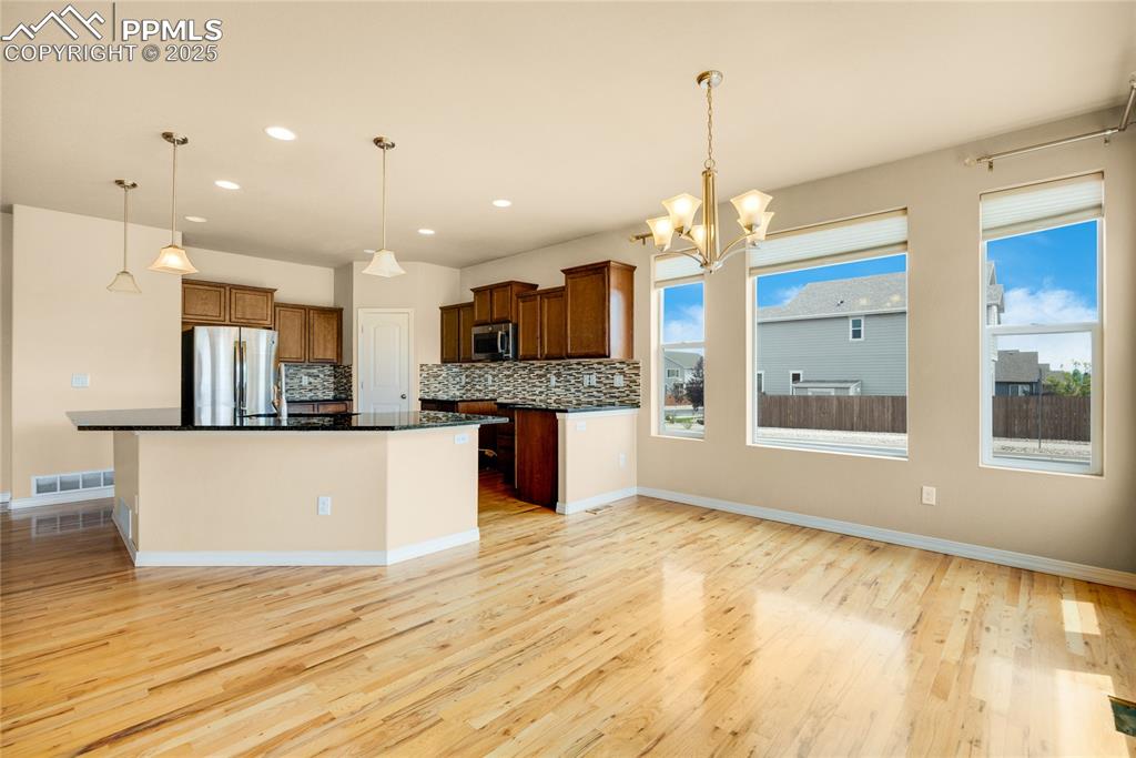Image 9 of 32: Kitchen