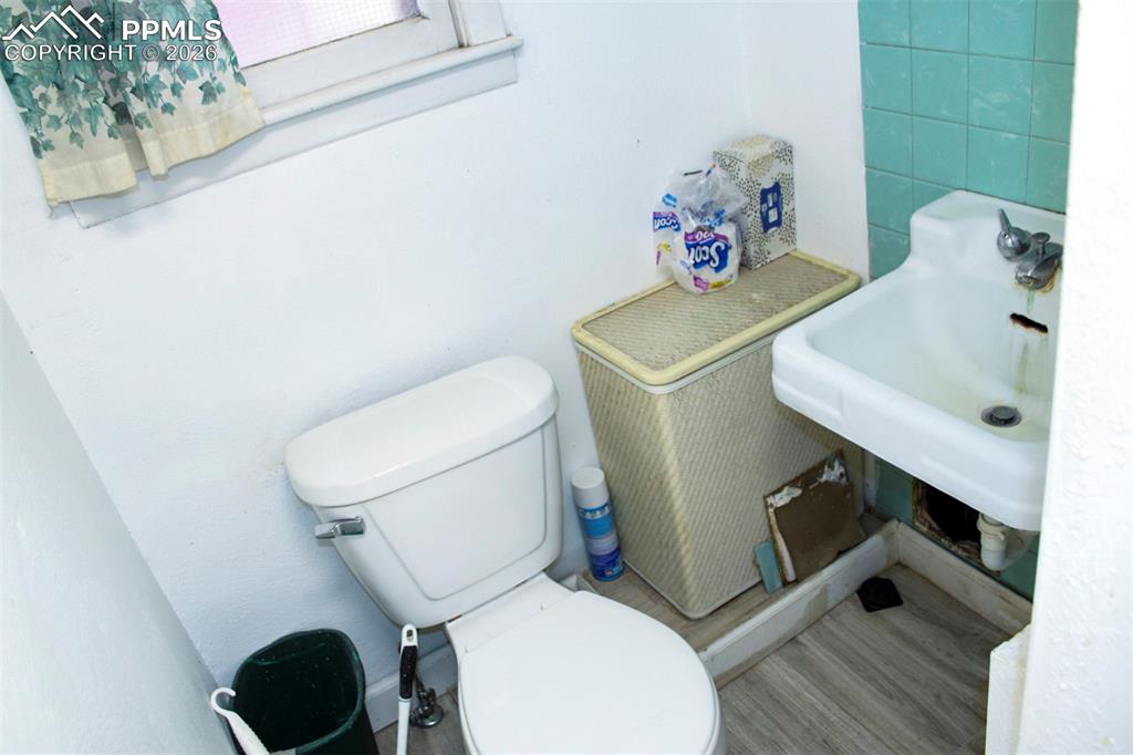 Image 11 of 22: Bathroom