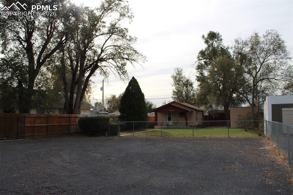 Image 13 of 22: Yard