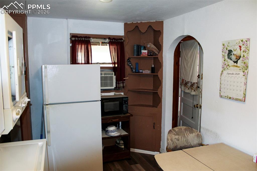 Image 4 of 22: Kitchen