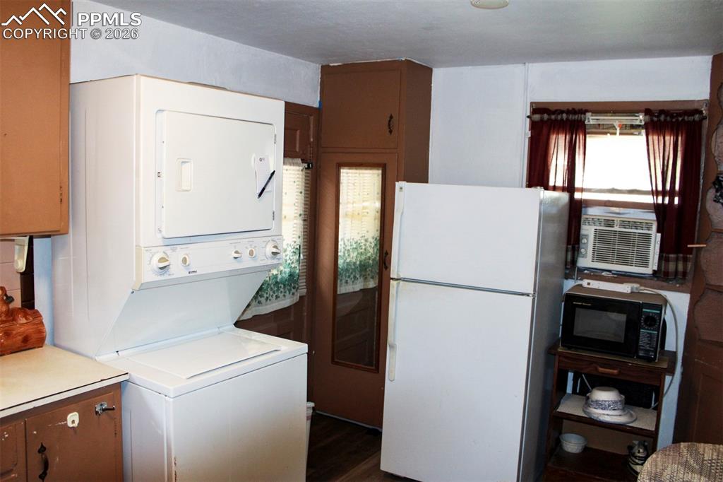 Image 5 of 22: Laundry