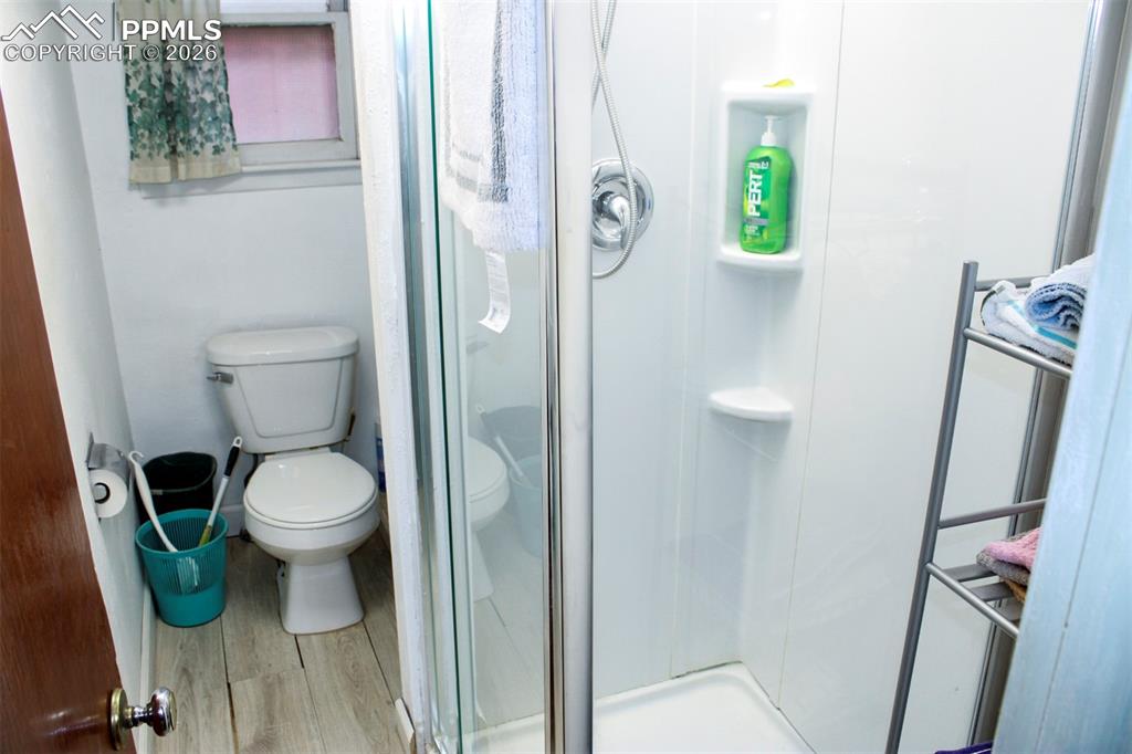 Image 9 of 22: Bathroom