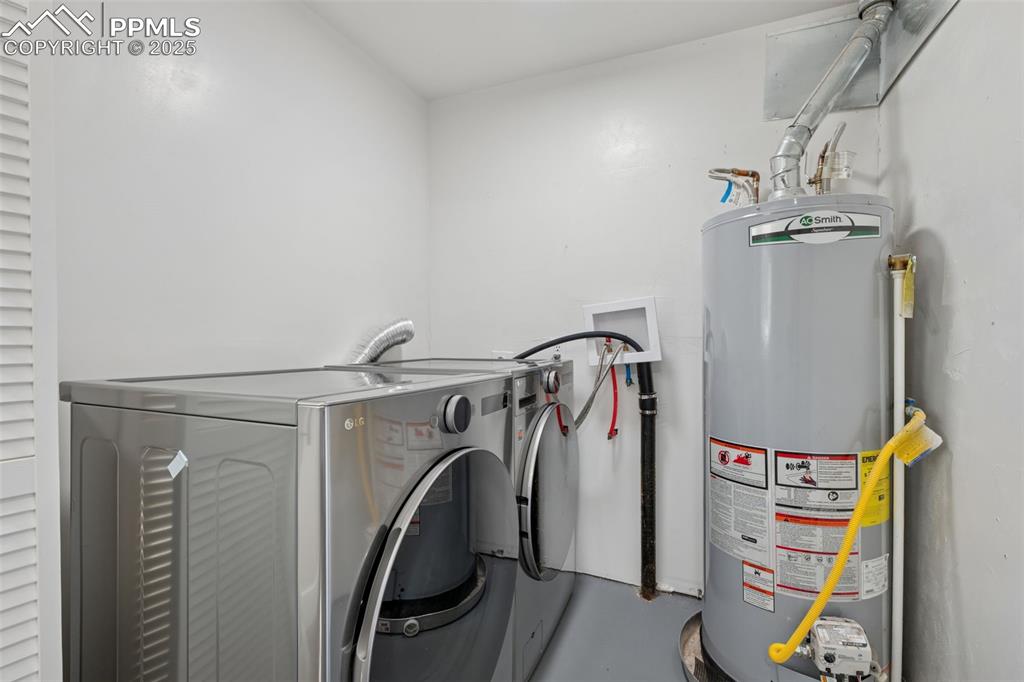 Image 18 of 30: Laundry