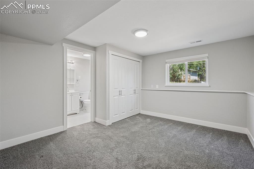 Image 21 of 30: Bedroom