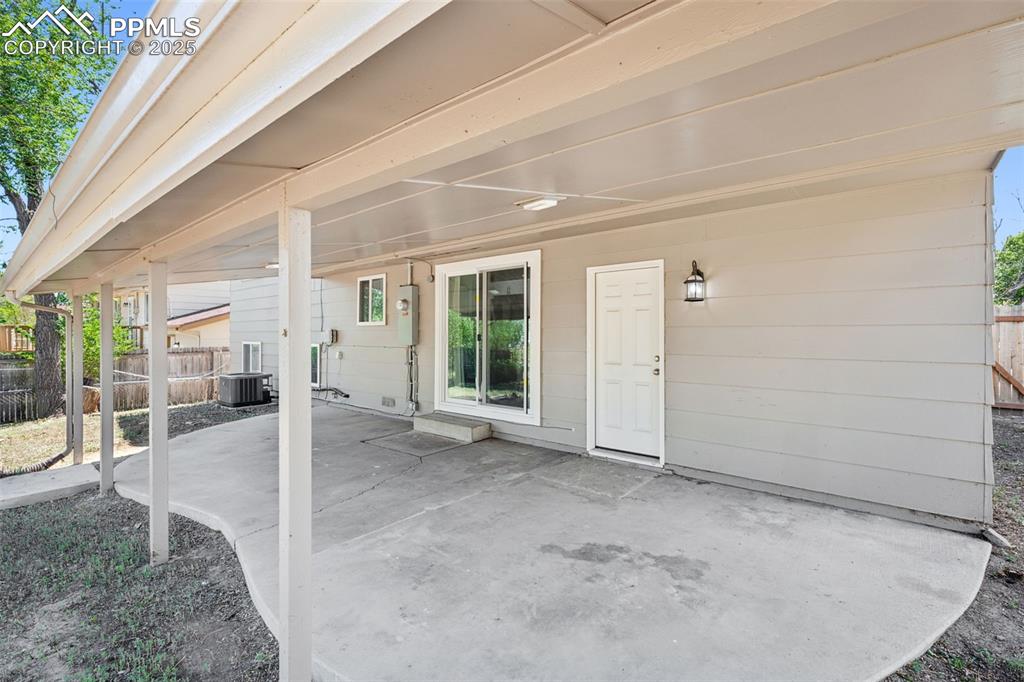 Image 25 of 30: Patio