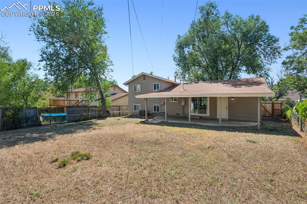 Image 26 of 30: Back of Structure