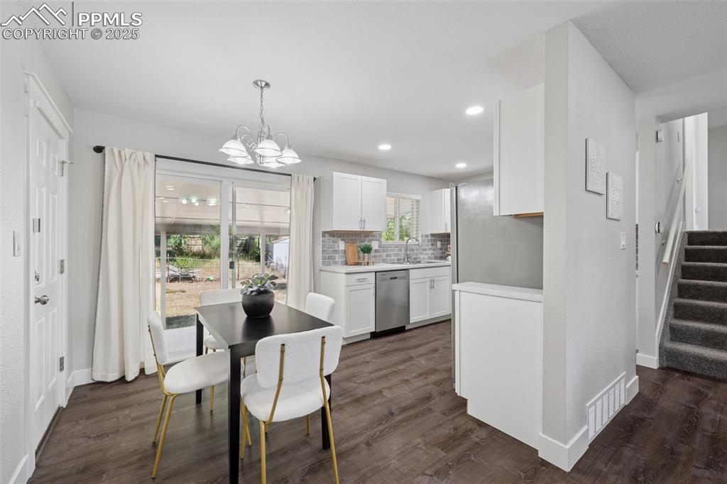 Image 3 of 30: Dining Area