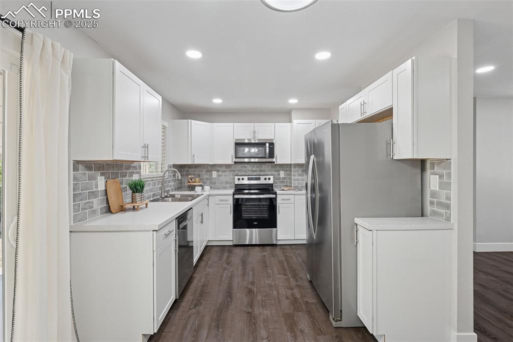 Image 4 of 30: Kitchen