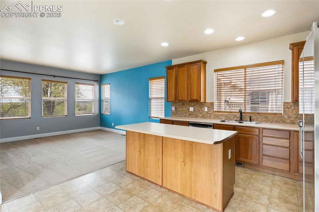 Image 12 of 27: Kitchen