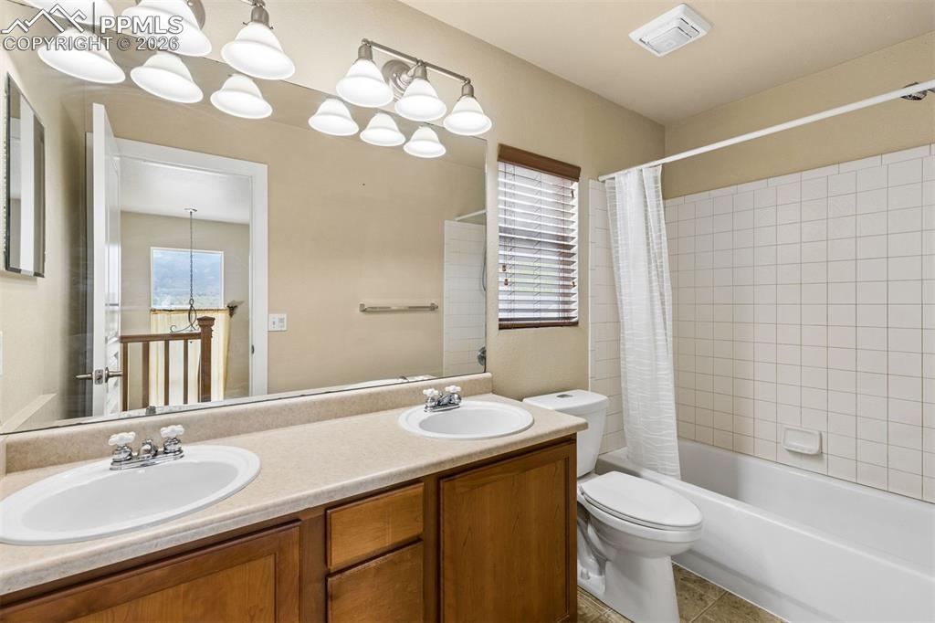 Image 18 of 27: Master Bathroom