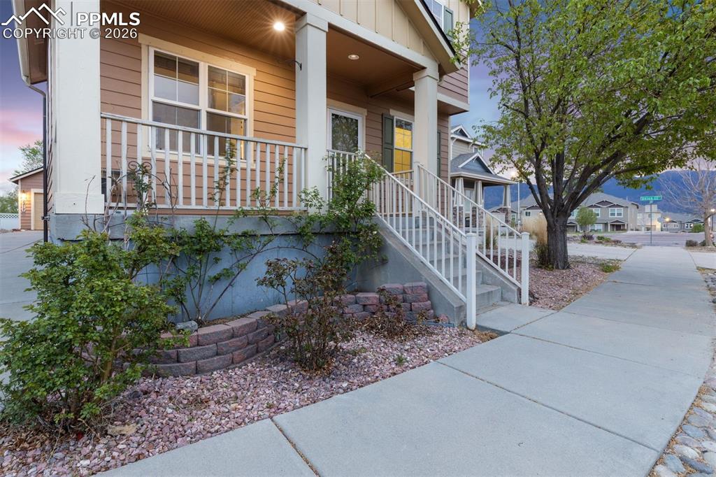 Image 2 of 27: Entry