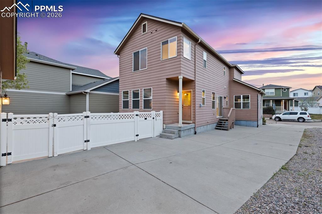 Image 26 of 27: Back of Structure