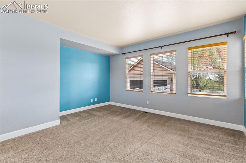 Image 4 of 27: Family Room