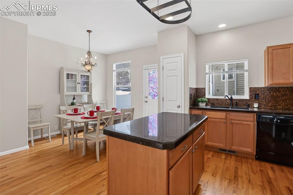 Image 11 of 35: Kitchen