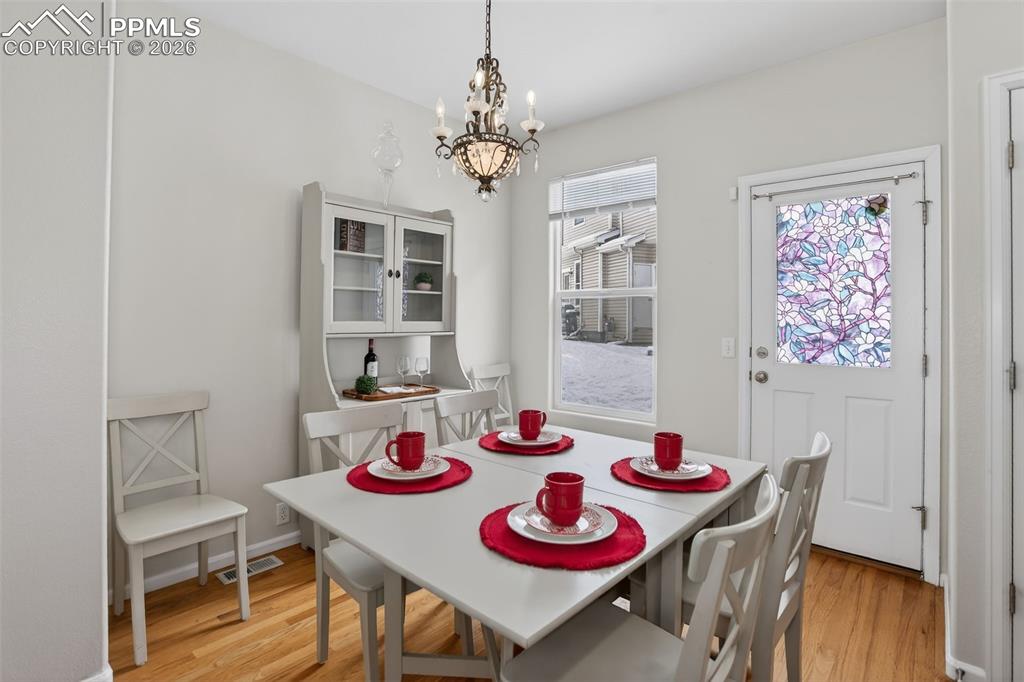 Image 12 of 35: Dining Area