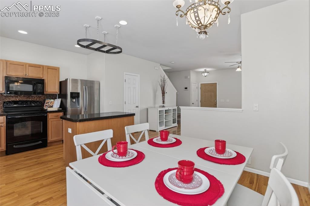 Image 15 of 35: Dining Area