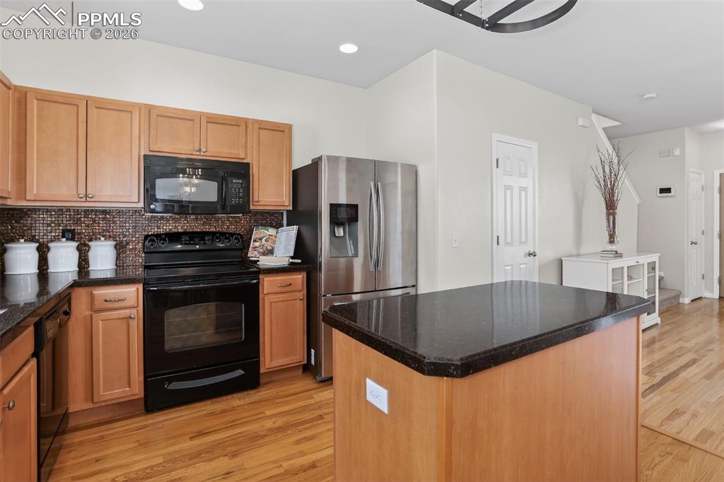 Image 8 of 35: Kitchen