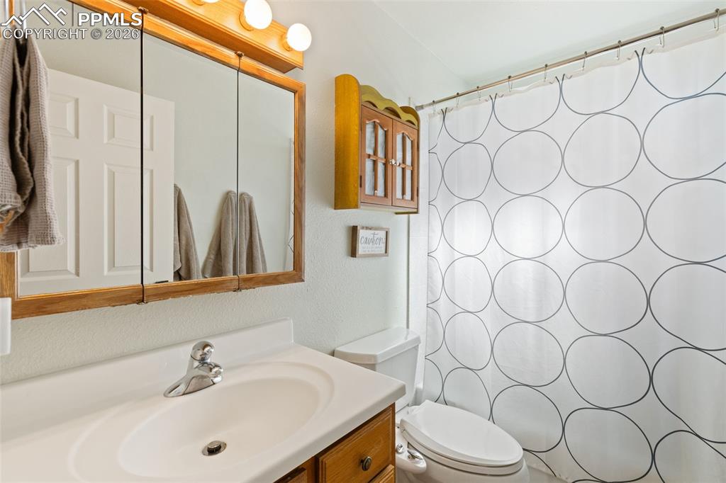 Image 19 of 31: Bathroom