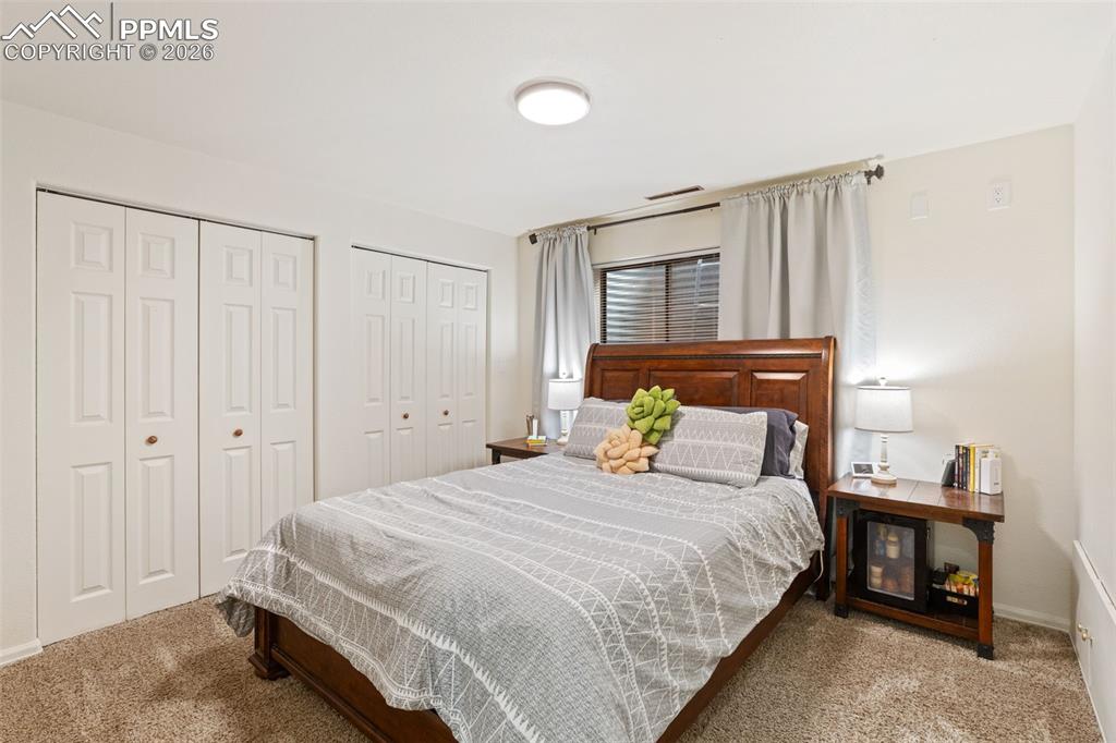 Image 23 of 31: Bedroom