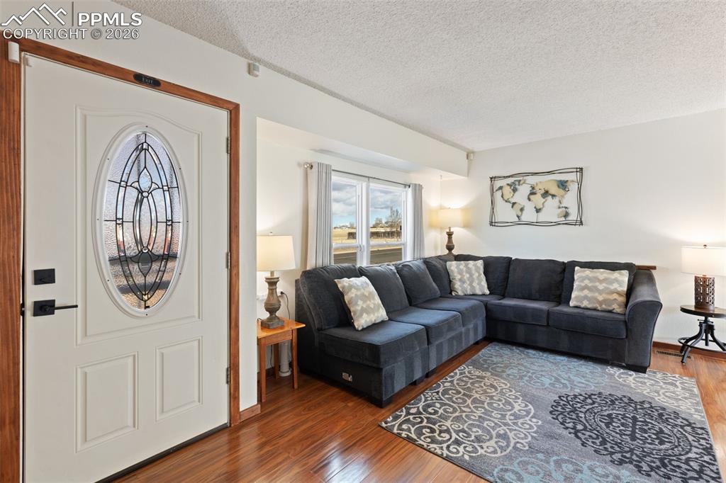 Image 4 of 31: Living Room