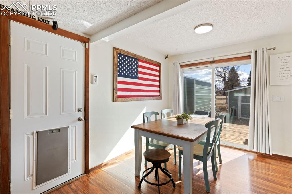 Image 7 of 31: Dining Area