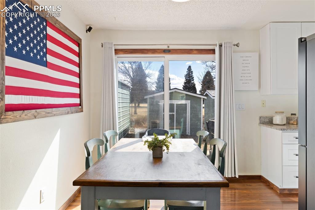 Image 8 of 31: Dining Area