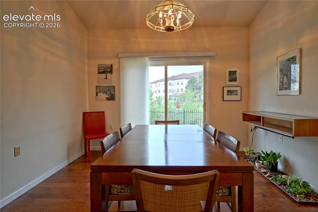 Image 16 of 35: Dining Area