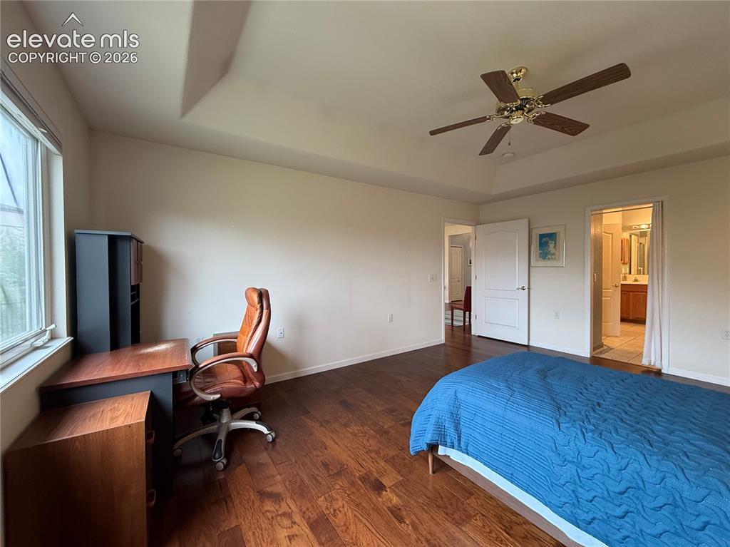 Image 19 of 35: Bedroom