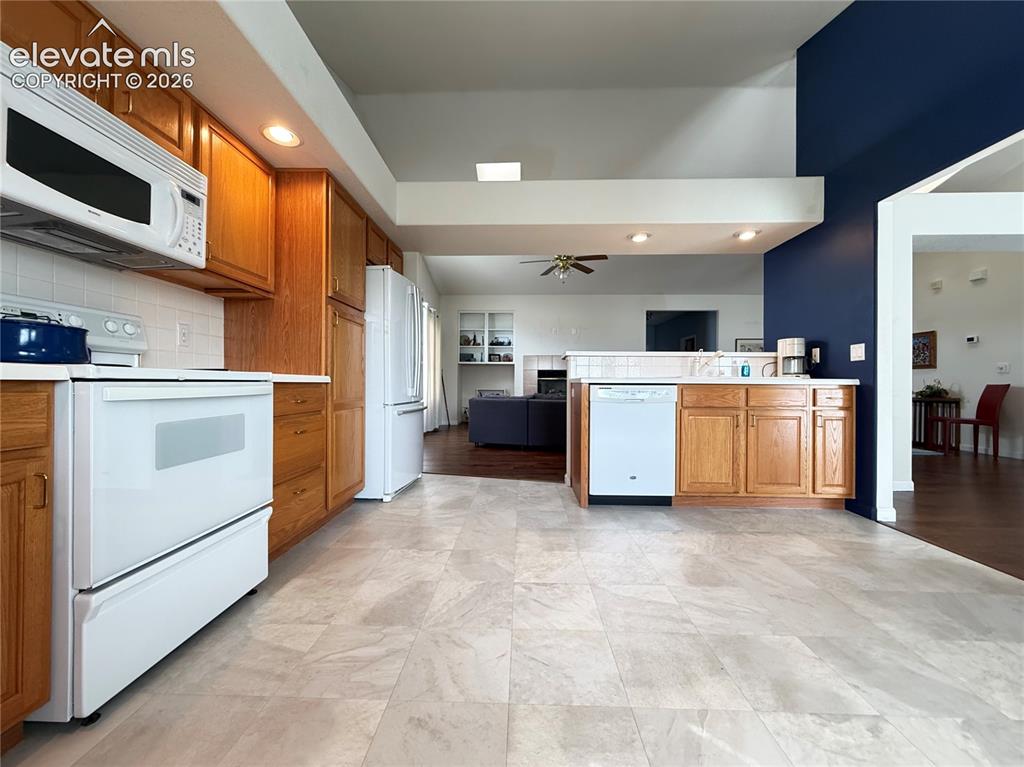 Image 5 of 35: Kitchen
