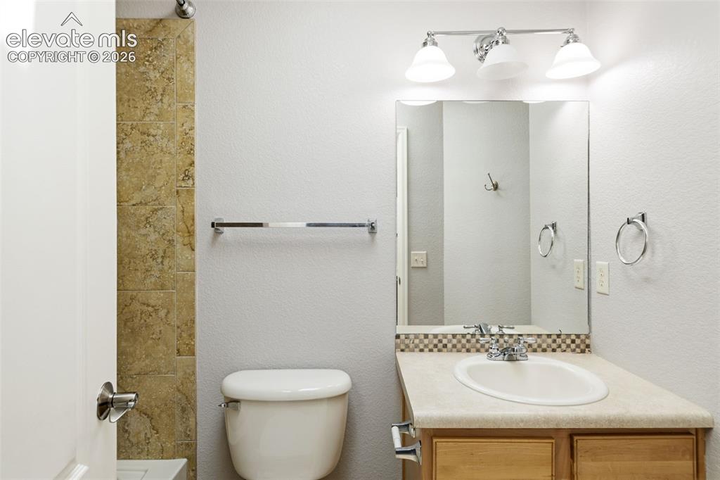Image 11 of 17: Bathroom
