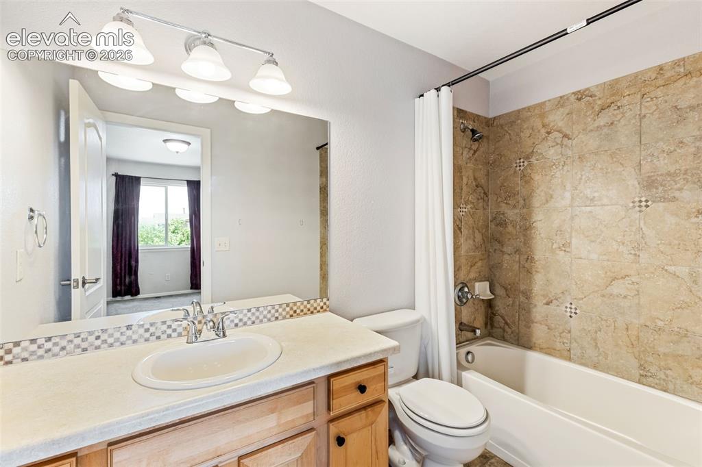 Image 13 of 17: Bathroom