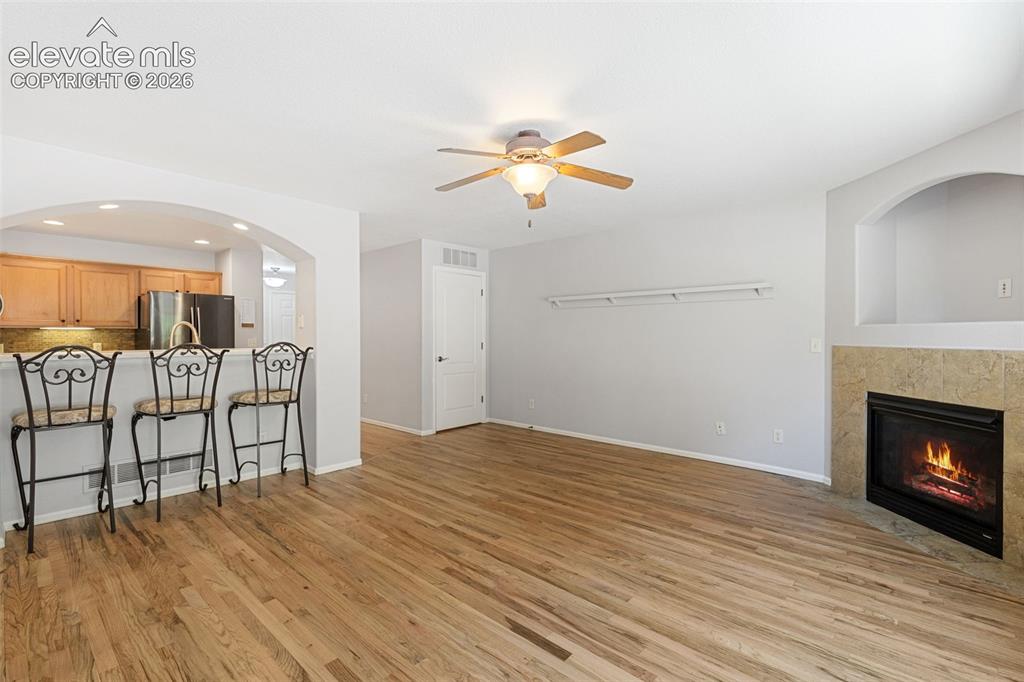 Image 4 of 17: Living Room